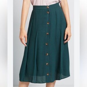 NWOT MODCLOTH Green Midi Skirt